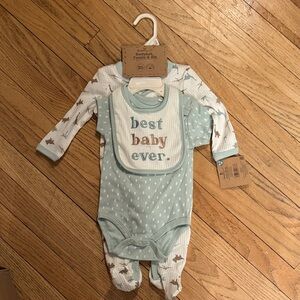 dream gro Bodysuit, Footie and “ best baby ever “ Bib Set